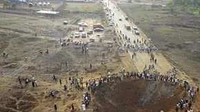 La fotografía del gran agujero es impactante.