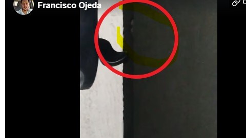 El hombre dice haber estado escuchando ruidos en el baño.