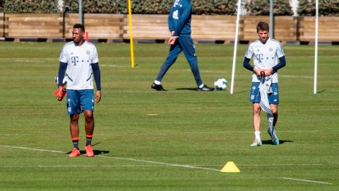 El conjunto bávaro entrenó en grupos reducidos y guardando la distancia recomendada por la OMS.