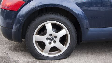 Puedes prevenir de manera adecuada la deformación de tus llantas siguiendo un útil y simple consejo.