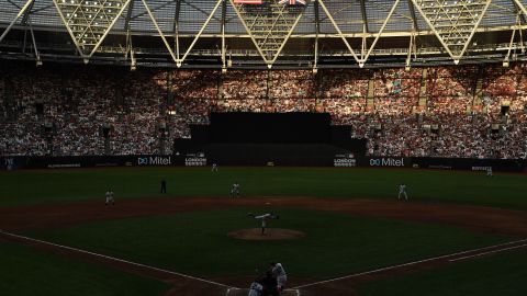 El Estadio Olímpico Reina Isabel recibiría los partidos.