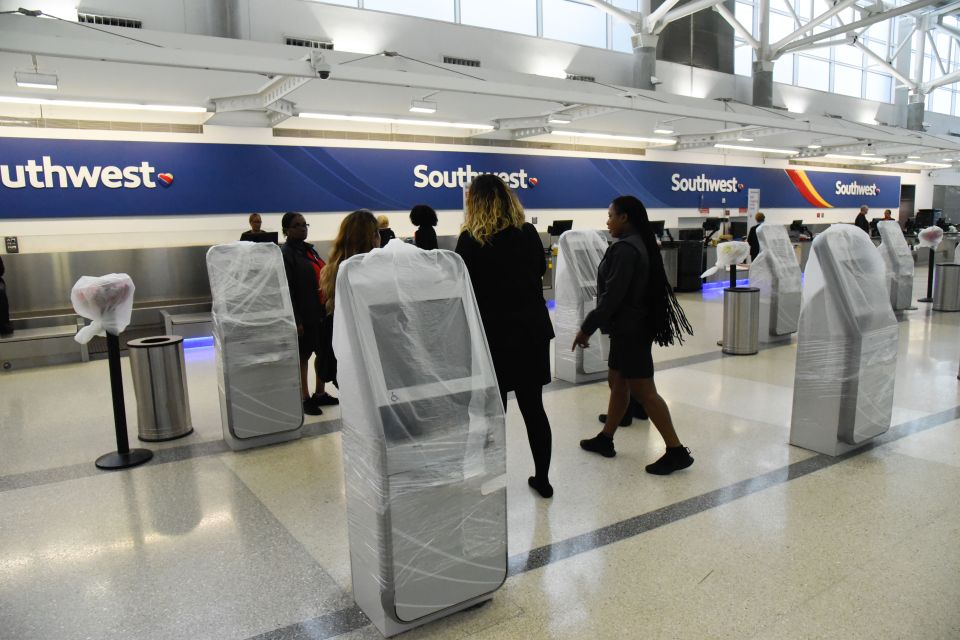 Reportan que 600 trabajadores de Southwest Airlines han dado positivo a