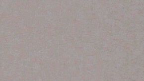 Enfermera cubre su rostro para tratar a pacientes con coronavirus.