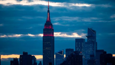 Empire State se ilumina para honrar a los trabajadores de la salud Coronavirus