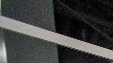 El alcalde de Miami Beach, Dan Gelber, paseó por las instalaciones del Centro de Convenciones donde están montando el hospital de campaña.