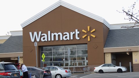 Walmart coronavirus empleados fiebre COVID-19 temperatura