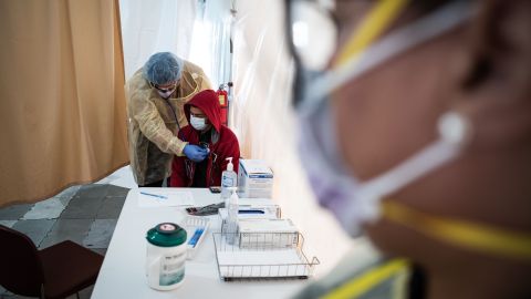 Médicos y enfermeras siguen poniendo el dedo en la falta de equipos de autoprotección.