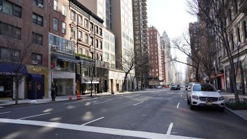 La avenida Madison desierta por la cuarentena por coronavirus en NY.
