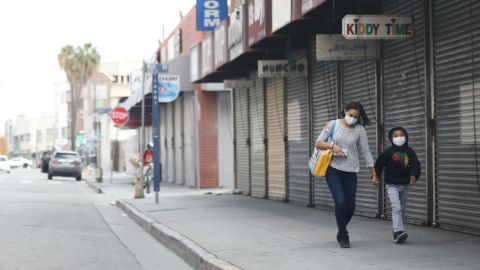 Los jóvenes también son vulnerables a COVID-19.