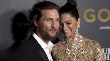 Matthew McConaughey junto a su esposa Camila Alves.