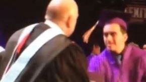 Las graduaciones comienzan a ser canceladas.