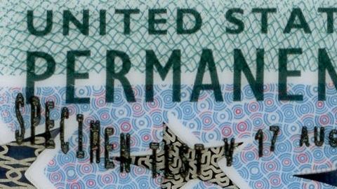 La Administración Trump busca aplicar más medidas para complicar la obtención de "green card".