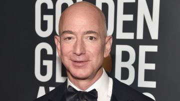 Jeff Bezos tiene la mayor parte de su fortuna por las acciones de Amazon.