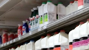 Los supermercados quieren que te pasees por toda la tienda.