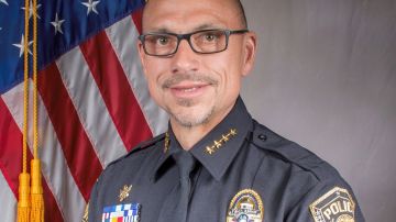 Dale Engle, es jefe de policía de Davie (Florida), y ahora está suspendido hasta que se termine la investigación.