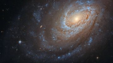 El Telescopio Espacial Hubble de la NASA / ESA no dio esta imagen de la galaxia NGC 4651 que también se puede observar con un telescopio de aficionado.