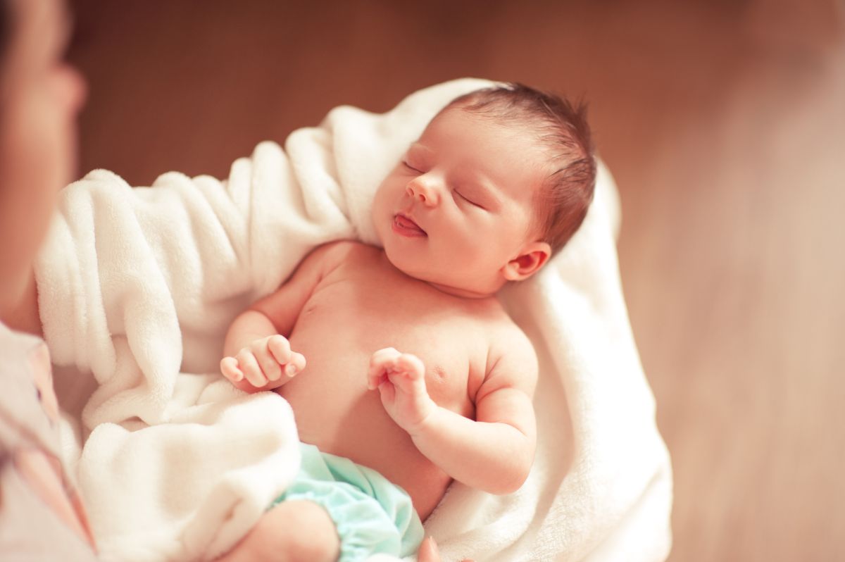 ¿Cómo podemos cuidar el cabello del bebé recién nacido?