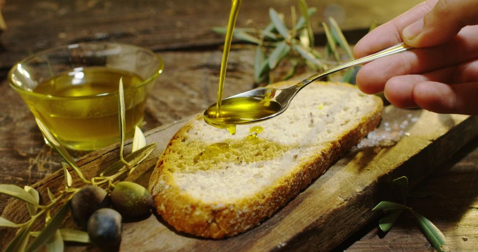 Descubre los beneficios de desayunar pan con aceite de oliva