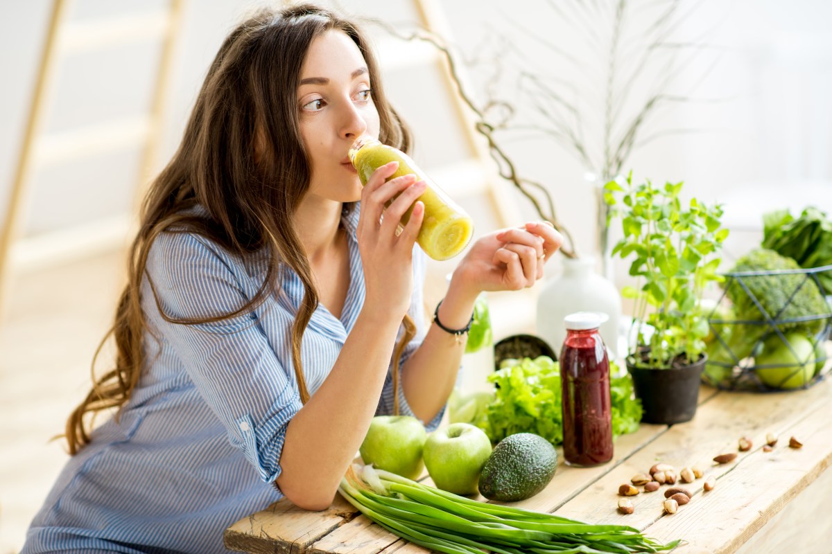 8 poderosos alimentos para evitar las infecciones urinarias - La Opinión