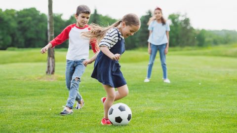 Actividades multideportivas pueden ayudar a desarrollar la competencia motora de los niños