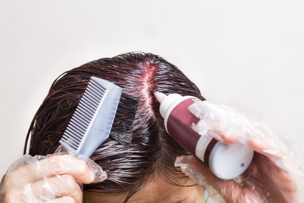 4 que no dañan el cabello para pintártelo por ti misma en casa durante la cuarentena - La Opinión