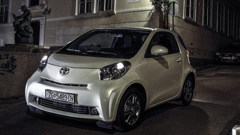 Toyota iQ.
Crédito: Pixabay.