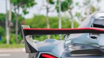 Toyota MR2 convertido en réplica de Lamborghini Veneno Roadster. 
Crédito: CB Media.