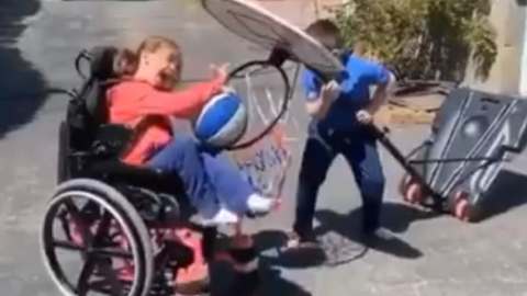 Imagen del vídeo  que ha conquistado a los usuarios de Twitter.