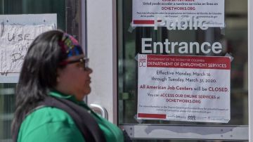 Un indicador del desempleo en EEUU es el número de solicitudes de ayuda por pérdida del trabajo.