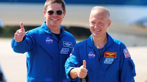 Bob Behnken (izquierda) y Doug Hurley (derecha) llegan a Florida el 20 de Mayo para preparar el lanzamiento.