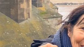 Alejandra Espinoza, Chiqui Delgado y Rafa Araneda con sus madres