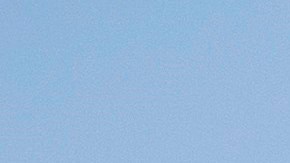 Huntington Beach (United States), 02/05/2020.- Huntington Beach police officer asks two men to leave as the beach is closed amid the coronavirus pandemic in Huntington Beach, California, USA, 02 May 2020. California Governor Gavin Newsom ordered the closure of all beaches to avoid large gathering. (Estados Unidos) EFE/EPA/ETIENNE LAURENT