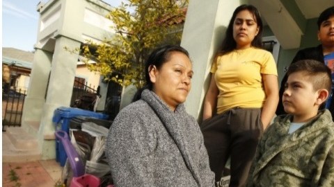 Raquel Lezama con sus tres hijos. (GoFundMe)
