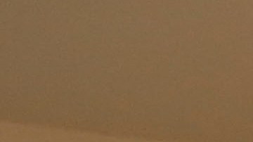 Juan Nito Padilla y su esposo Matthew Padilla, reciben albergue en un hotel de Los Ángeles para protegerse de COVID-19. (Aurelia Ventura/cortesía)