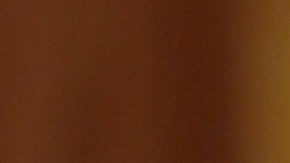 Jomari Goyso presume orgulloso su apartamento en la ciudad de Miami.