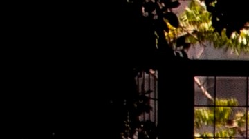 Los centros comerciales y las tiendas recibieron permiso para abrir, pero aún muchas siguen cerradas.