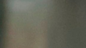 AME6733. TEGUCIGALPA (HONDURAS), 30/04/2020.- Una mujer trabaja en la limpieza de una avenida este jueves, en Tegucigalpa (Honduras). EFE/ Gustavo Amador