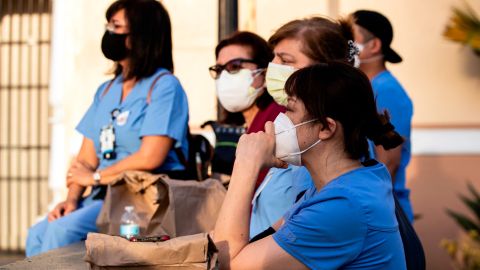 Muchos latinos realizan trabajos considerados esenciales durante la pandemia.