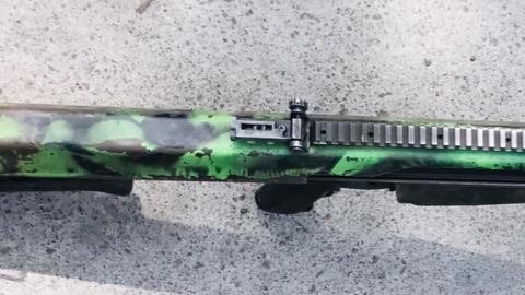 Armas decomisadas tras el enfrentamiento en 'La Huerta', Michoacán.