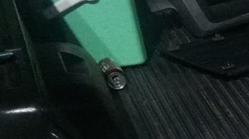 Caen dos estadounidenses con arsenal en frontera