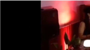 La pareja se encontraba en un hotel.