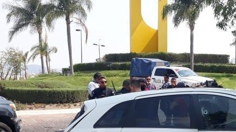 El vehículo donde viajaban los presuntos delincuentes.