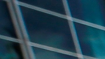 AME717. QUITO (ECUADOR), 18/05/2020.- Estudiantes participan en una manifestación este lunes, en Quito (Ecuador). Unas 400 personas se manifestaron este lunes en Quito contra la recién aprobada Ley Humanitaria, impulsada por el Gobierno de Lenín Moreno para paliar los efectos económicos y sociales provocados por la pandemia del COVID-19. Con el plantón, dirigentes sindicales quisieron expresar su rechazo a la Ley Humanitaria y otra de Finanzas respaldadas por la Cámara, que según los manifestantes, socavará entre otros sectores, el sanitario, el de la educación y a las clases más desfavorecidas. EFE/ Jose Jacome