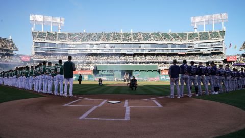 La administración del Coliseo de Oakland llama a los A's a cubrir su adeudo.