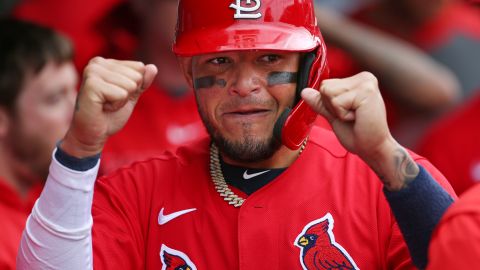 El baloncesto es la otra pasión deportiva del catcher ligamayorista Yadier Molina.