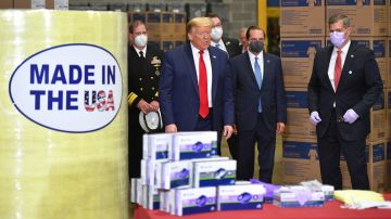 Donald Trump visita al distribuidor de suministros médicos Owens and Minor Inc. en Allenton, PA.