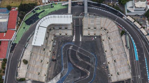 Vista aérea de un Foro Sol vacío en el Autódromo Hermanos Rodríguez durante el cierre para detener la propagación de COVID-19 el 21 de abril de 2020 en la Ciudad de México, México.