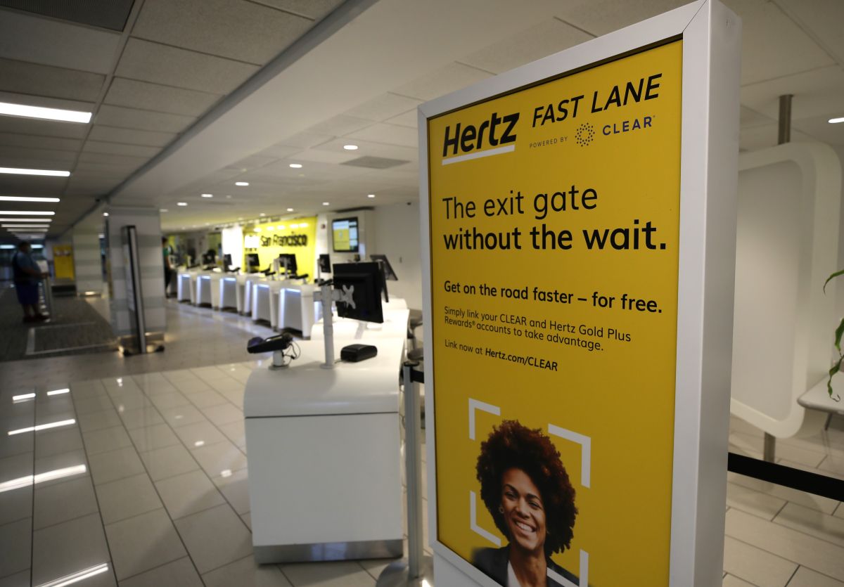 Un mostrador de Hertz sin clientes en el Aeropuerto de San Francisco.