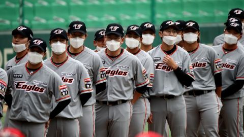 Entre estrictas medidas sanitarias comenzó la campaña 2020 de la Organización de Béisbol de Corea.