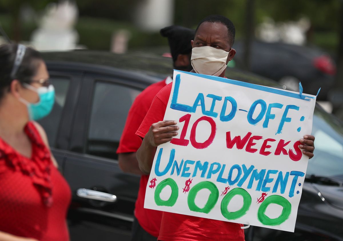 Más de 2.1 millones de personas presentaron solicitudes de desempleo la semana pasada.
